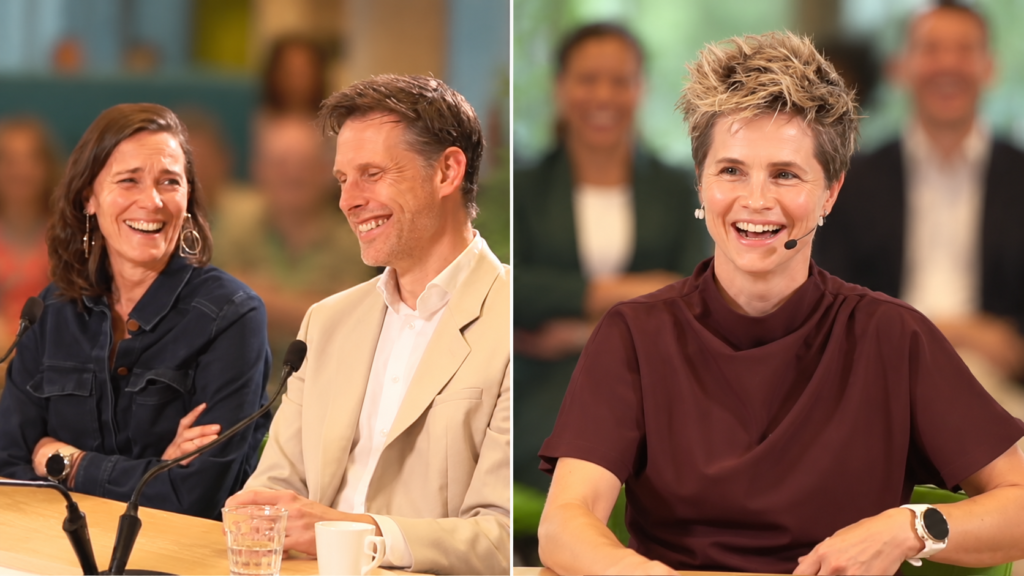 Tafelgasten en host tijdens de hybride ontbijtshow Politiek Café in het Timmerhuis